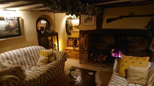 Hurley House | 17th Century 2-Bed Sleeps 4 Free Parking