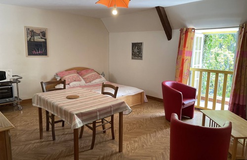 Lannion Apartment | 17th century property between the pink granite coast & Lannion, Studio 34m2