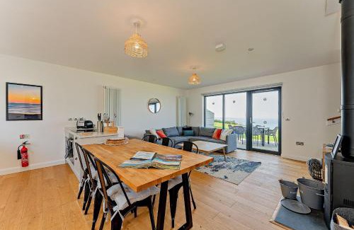 Pistyll House | 18 - 3 Bedroom Cottage - LP