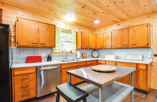 Beattyville House | 18 Mi to Red River Gorge: Beattyville Retreat