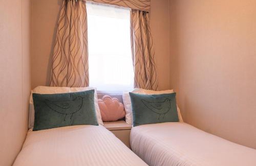 Mullacott House | 18 Ocean Terrace Lodge - 2 Bed-Sleeps 4-TJS18OT