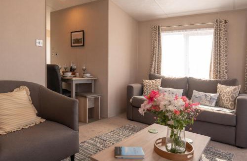 Mullacott House | 18 Ocean Terrace Lodge - 2 Bed-Sleeps 4-TJS18OT