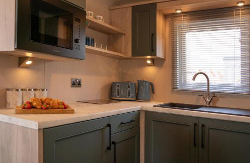 Mullacott House | 18 Ocean Terrace Lodge - 2 Bed-Sleeps 4-TJS18OT