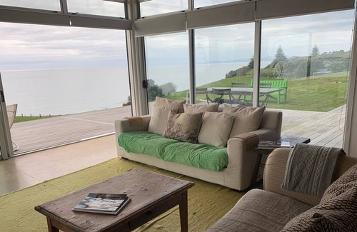 Waiiti House | 180° sea views, superior coastal cottage