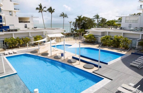 Urangan Condo | 180˚ Water View Apartment - Simply Stunning