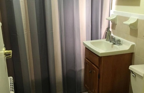 North Bergen Apartment | 1817 1H · Charming Apt Parking Avail - 20min to Time Square
