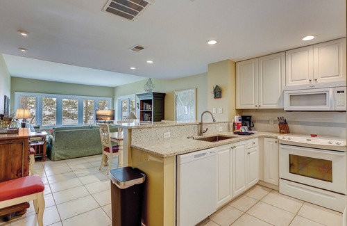 South Beach Condo | 1833 Beachside Tennis - Views of the Calibogue Sound!
