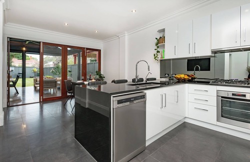 Keswick Cottage | 1880’s cottage home near Showgrounds