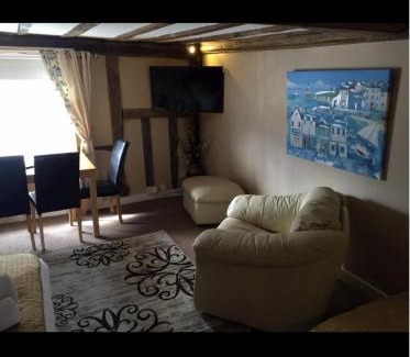 Ipswich Apartment | 18th Century Character apartment.