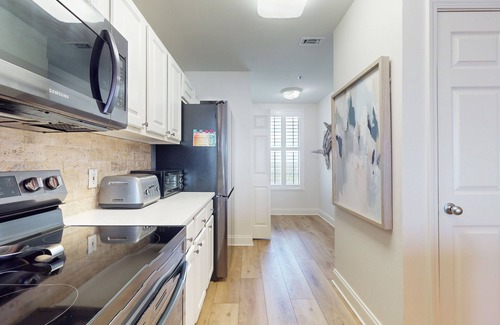 Ono Island Condo | 18th-floor condo with amazing views, beach access, pools & gym