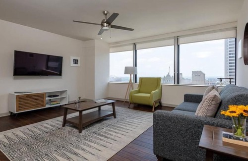 Downtown Dallas Apartment | 18th flr! CozySuites Best Sky Pool in Dallas 1BR