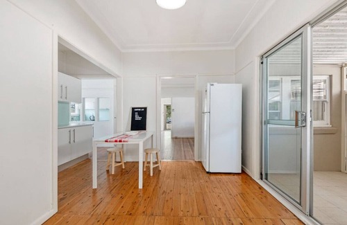 Sans Souci House | 19-Guest Dual Home Near Beach