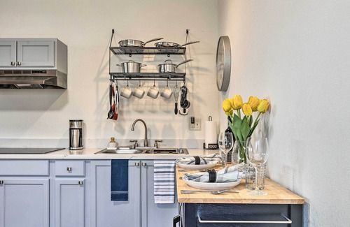 Manchester Apartment | 19 Mi to Seattle: Port Orchard Studio w/Views