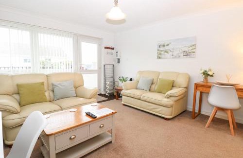 Corton House | 19 Waterside Park