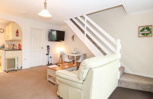 Corton House | 19 Waterside Park