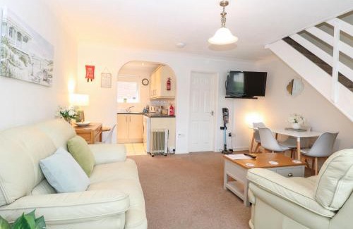 Corton House | 19 Waterside Park