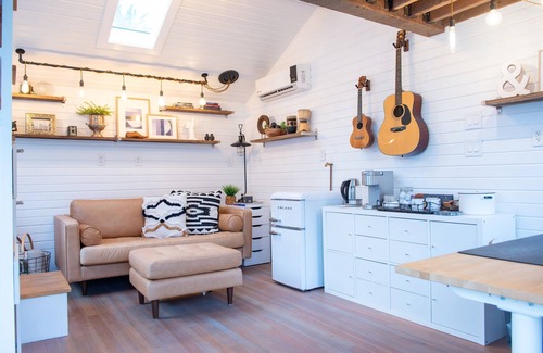 Wilsonville House | 1910 Restored Farmhouse+Studio+Fire Pit+Bocce Ball - Local Wineries & Family Fun