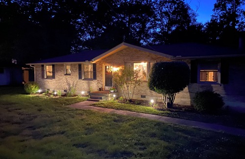 Nashville House | 1960s Ranch Nashville 3BR - Cozy Vibes & Dog Yard