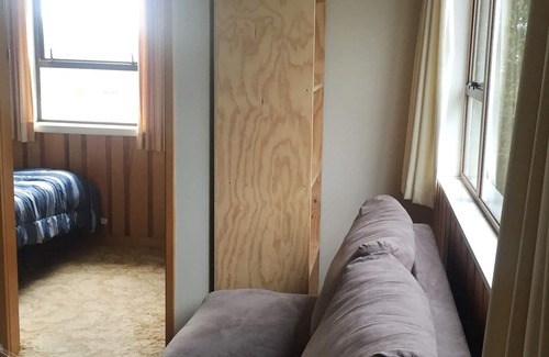 Stoke Apartment | 1970's Retro Flat central Stoke. Saxton Sports field close, handy family/teams
