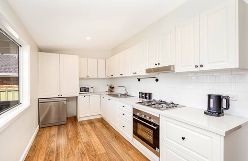 Ettalong Beach House | 198 Escape - 200m to waterfront