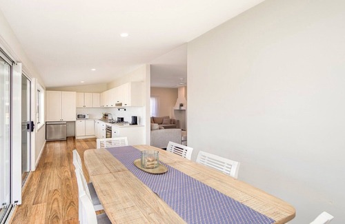 Ettalong Beach House | 198 Escape - 200m to waterfront
