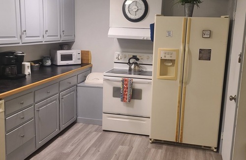Bristol Apartment | 1B/1B Apt. on Hobby Farm π π in Bristol. 5 minutes from Newfound Lake