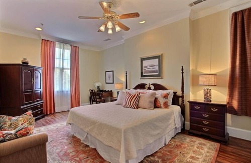 Historic District - North Hotel | 1bd, 1.5ba Historic District and River Front-Walk to Everything!