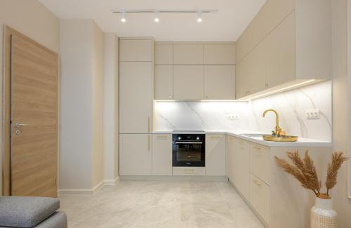 Saints Constantine and Helena Apartment | 1BD Modern Serenity in Azur Delux Complex by Flat Mаnаger