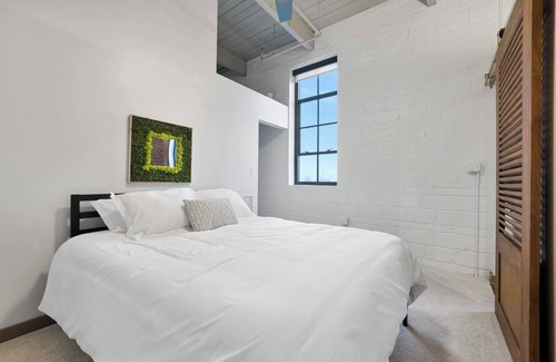 Downtown Cleveland Bed & Breakfast | 1bd Modern Loft in DT Cleveland