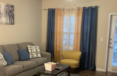 Wetmore Apartment | 1bdr near the RIM. Cozy bed and spa bath