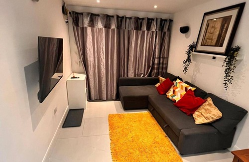 Eltham West House | 1bedhouse- London-sleeps 4- Close to Attractions