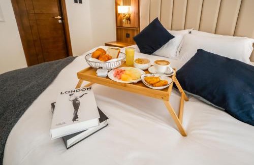 Deira Apartment | 1BHK , 5 mins from DXB airport & metro