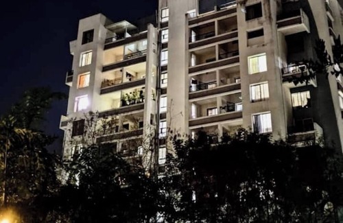 Baner Apartment | 1BHK AC Suite with Kitchen at Hi St