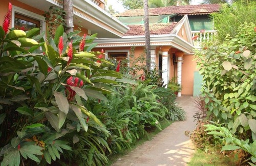 Betalbatim Apartment | 1BHK apartment with pool & garden at Benaulim to Colva beach