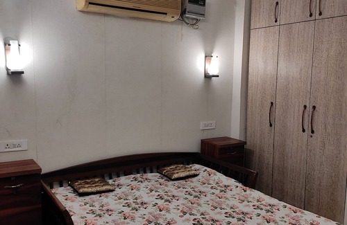 New Delhi Apartment | 1BHK centrally located Near Airport n1BHK in Naraina Vihar, New Delhi, Delhi