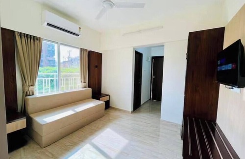 Kandivali East Apartment | 1BHK suite near Mindspace, Malad west