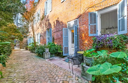 South 7th Ward Condo | 1BR 1BA Condo w/pool near Bourbon St - 3 min walk