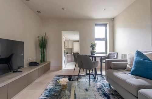 Valentines Apartment | 1BR 1BA Retreat Near Ilford High Street
