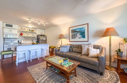 Cabes Point Condo | 1BR, 2 bath right on Sapphire Beach - sleeps 4!