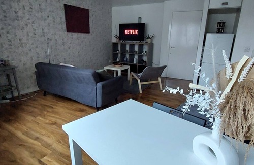 Greenwich Apartment | 1BR-4Guests-Pool-Gym-Parking-NearGreenwich