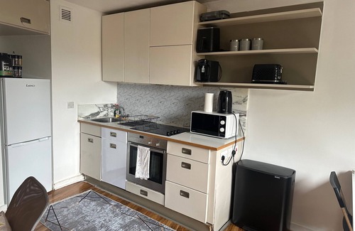 Greenwich Apartment | 1BR-4Guests-Pool-Gym-Parking-NearGreenwich