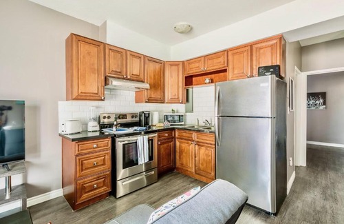 Rosedale Apartment | 1BR Apt with King Bed & Netflix - PRIME Location