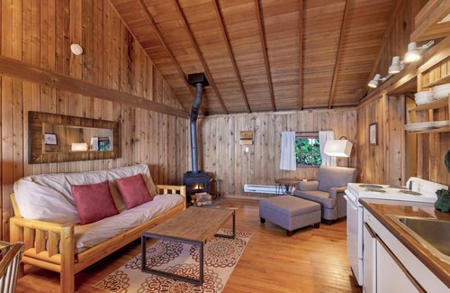 Eastsound Cabin | 1BR Beachfront Cabin directly on world class west-facing beach!