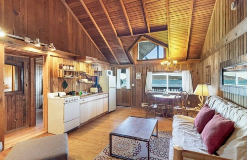 Eastsound Cabin | 1BR Beachfront Cabin directly on world class west-facing beach!