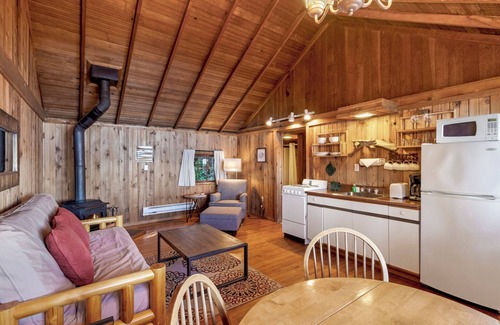 Eastsound Cabin | 1BR Beachfront Cabin directly on world class west-facing beach!
