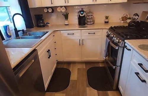 Craigsville House | 1BR - Bridge Day Stay | Steam Sauna & Jetted Tub
