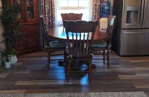 Craigsville House | 1BR - Bridge Day Stay | Steam Sauna & Jetted Tub