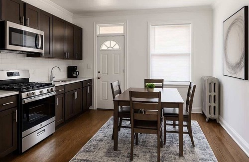 Irving Park East Apartment | 1BR Homey Apt in Irving Park