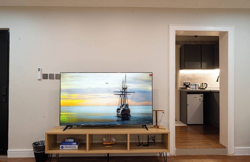 Al Khobar Apartment | 1BR I Smart Entry + Private Terrace + 65" T