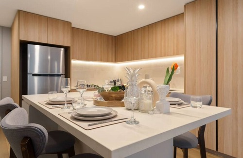 West End Apartment | 1BR Luxury apt at prime location w/carpark